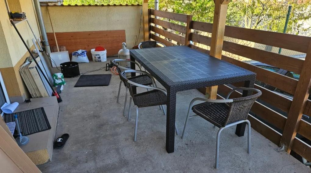 1.képen ami jött, 2.képen amit rendelni szerettem volna.. (barna), hiába vettem fel a kapcsolatot a homelux-al, nem cseréltek ki