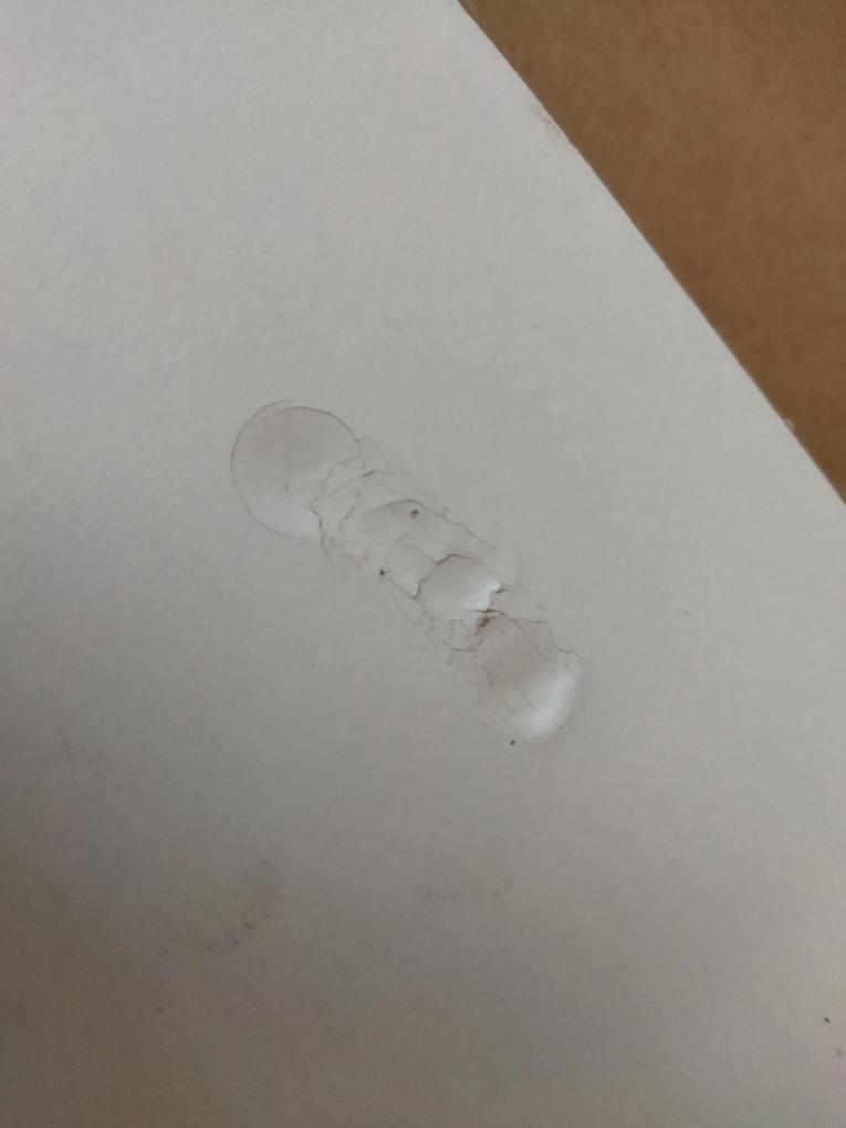 Szeretnék valami kárpótlást, mert ennyi pénzért nem azt vártam, hogy törött es hibás bútor lapokat fogok kapni.