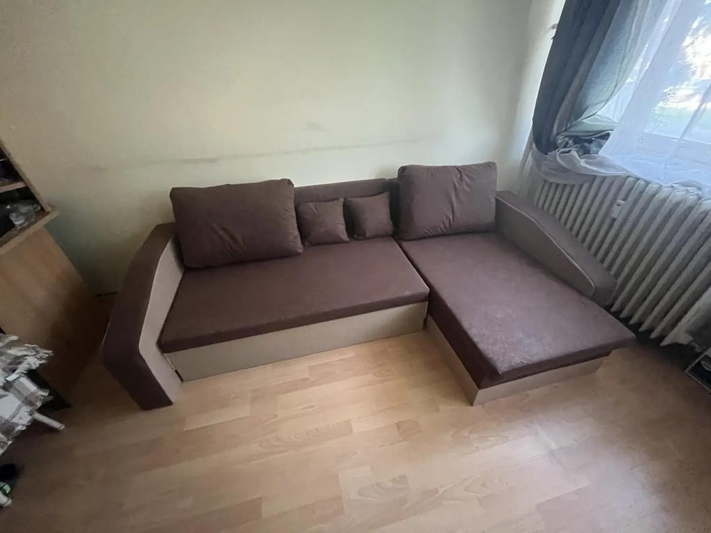 Kértem a megrendelesben hogy lakásba beszállitva kérjük és össze szerelve, természetesen fizetünk mindent, akkor miért nem lehet vissza írni hogy nincs mód erre és csavarokat sem küldünk hozzá, most fizetek majd egy asztalosnak hogy használhatóvá tegye... ehhez azért drága volt szerintem 