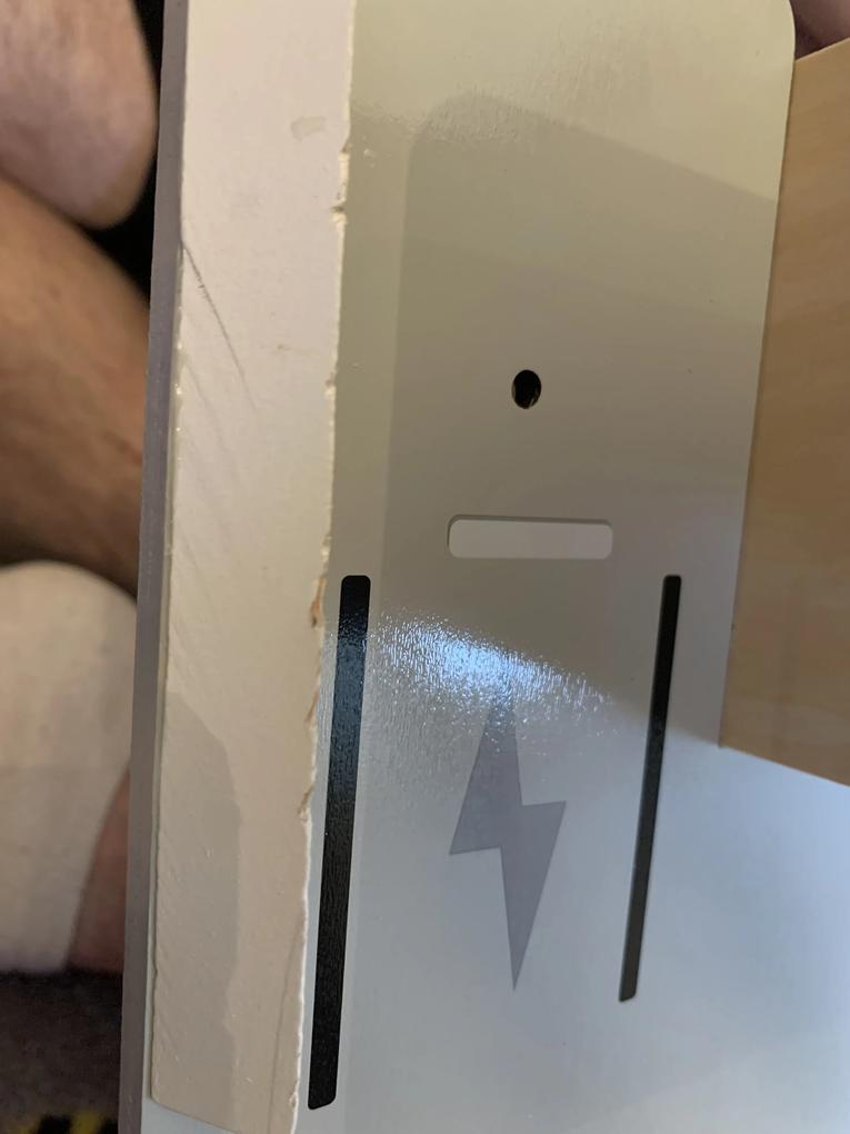 Nagyon rossz minőség, az illesztési helyek teljesen el vannak méretezve néhány milliméterrel, pont annyival, hogy szinte össze se lehessen normálisan rakni a házat. A táblák konkrétan rossz helyen vannak kifúrva, majdhogynem 45 fokkal elfordítva némelyik.