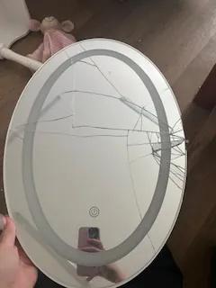 Rendelés szám: 796519
Küldemény szám: 605855582795000013602730
Átvétel dátuma: 2025.08.01 17:11:00
Kérem vegyék fel velem a kapcsolatot!

Mind a két  asztal tükre és az egyik asztal nagyobb méretű fiókja  eltört. Kérem sürgősen cseréljék ki vagy utalják vissza a vételi árat!!!!!!