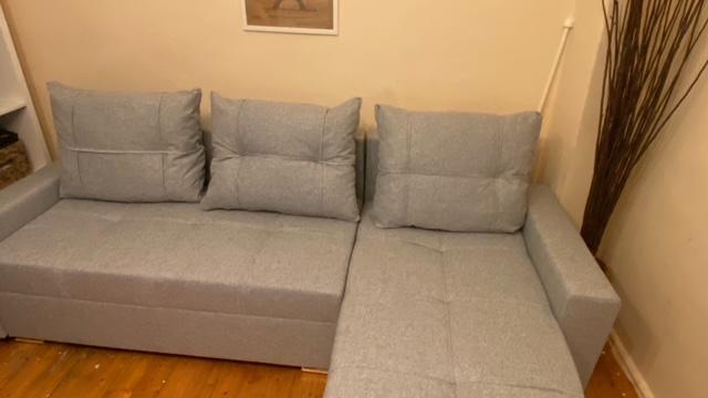 Az oldalon a képek csak illusztracio ez sehol nincs feltuntetve .. 
a parnak nem érnek végig teljesen más mint a hirdetésben 
Hianyzik 1 merevito és 1 zsanér lsd. 2. Kép 