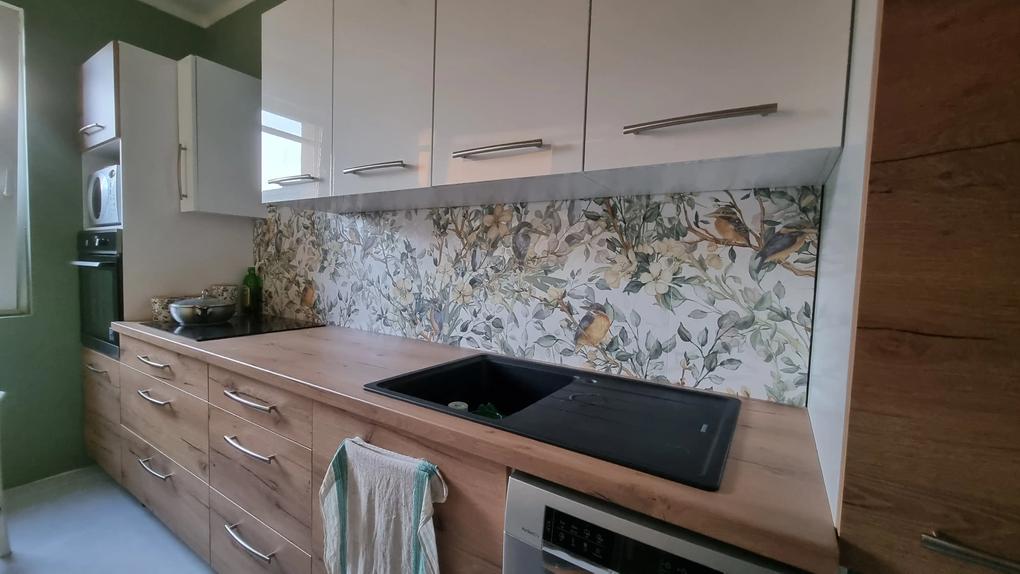 A gyártásra várni kellett pár hetet, de utána gyorsan ide ért! Nekünk és osmerőseinknek nagyon tetszett, a kőműves is gyorsan fel tudta rakni.