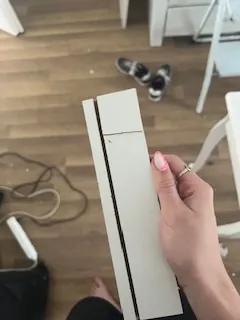 Rendelés szám: 796519
Küldemény szám: 605855582795000013602730
Átvétel dátuma: 2025.08.01 17:11:00
Kérem vegyék fel velem a kapcsolatot!

Mind a két  asztal tükre és az egyik asztal nagyobb méretű fiókja  eltört. Kérem sürgősen cseréljék ki vagy utalják vissza a vételi árat!!!!!!