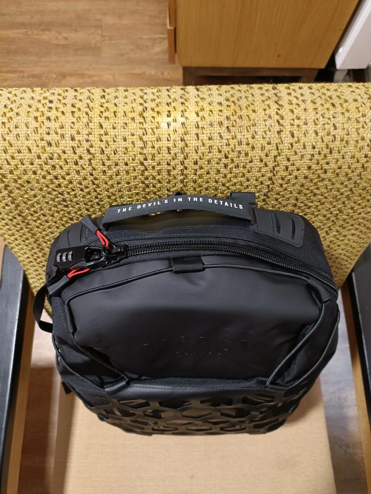 Low price but High quality bag, beautiful design i really love it and Diablo Chairs is very responsive, I hope the sling bag will sale also😊