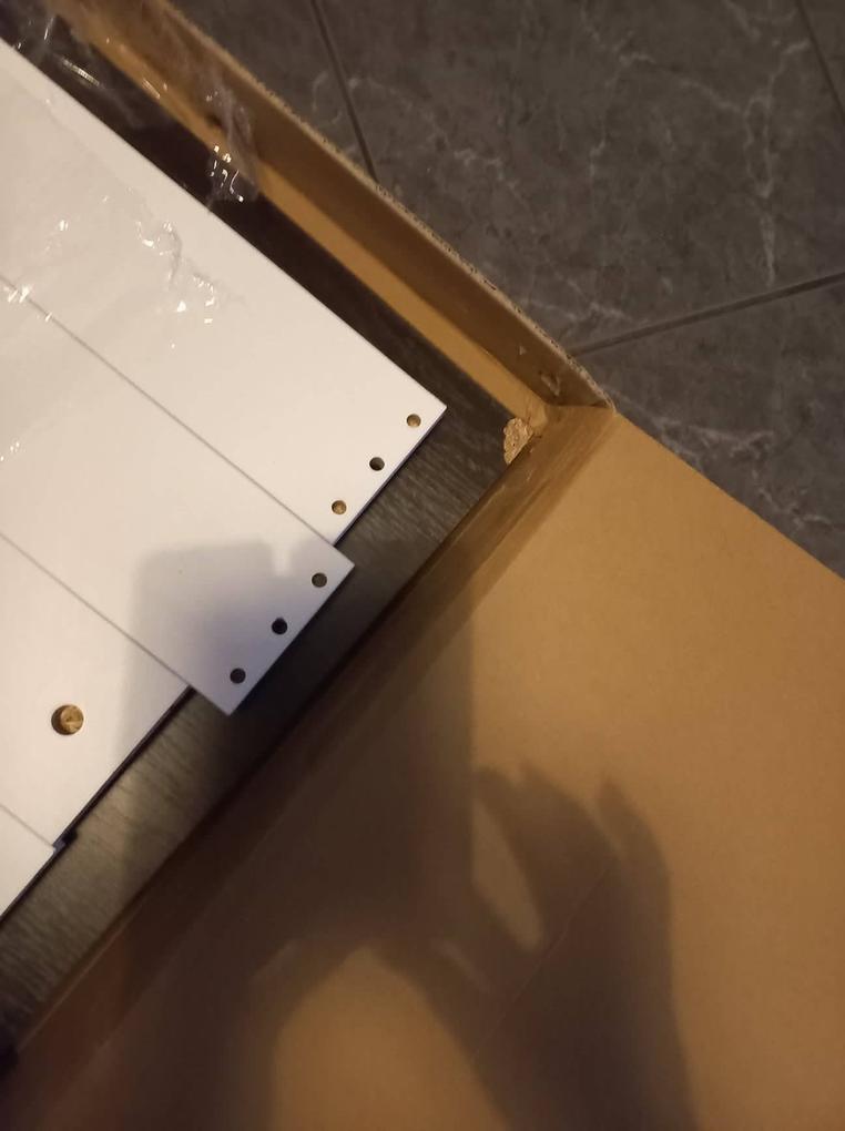 Sajnos hibásan érkezett a termék,kicsomagolásnál vettük észre hogy sérült de a visszaküldés nagyon költséges lett volna, nem tudom hogy fogják ezt kompenzálni
