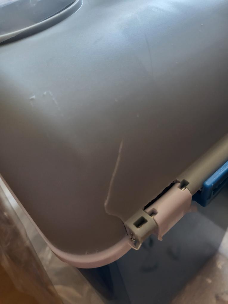 Törötten kaptam a megrendelt terméket,természetesen az ügyfélszolgálat nem reagál a reklamációra!