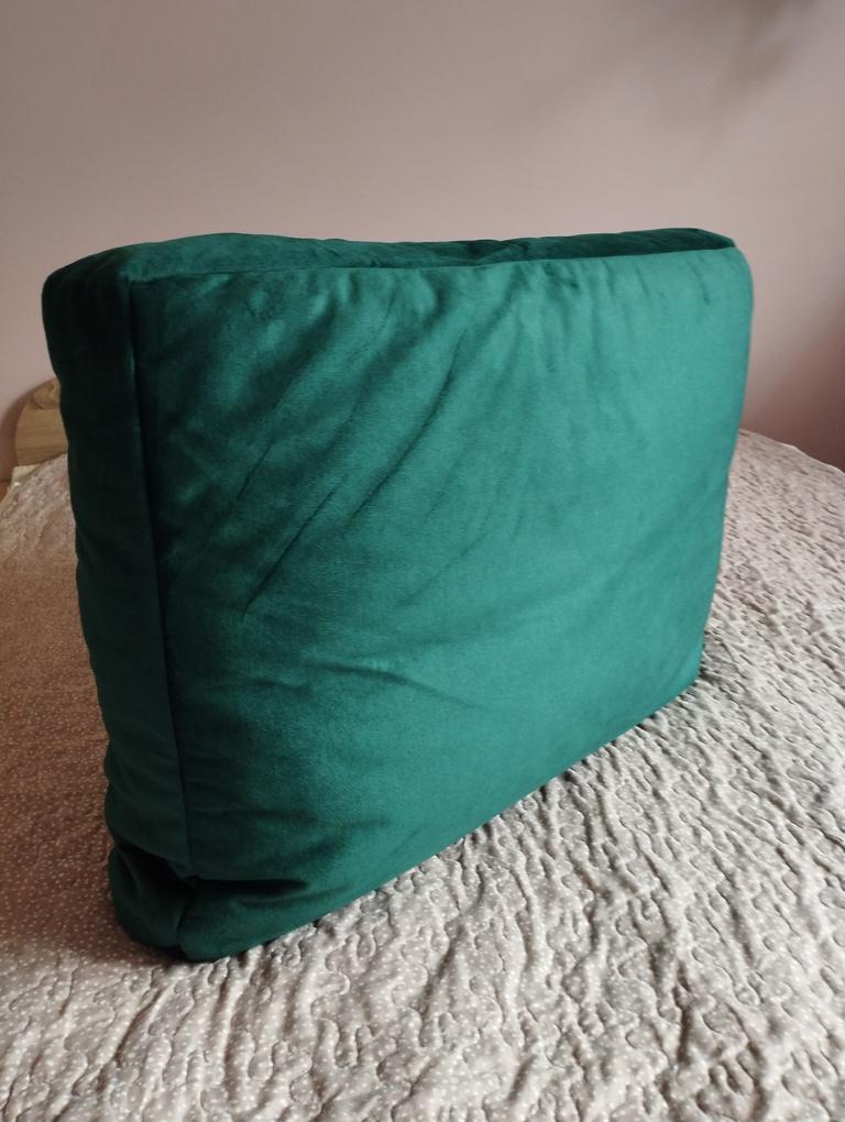 A kanapé párnái elrontják az elegáns megjelenését a bútornak. Aki megvarrta, valószínűleg nem látta a kanapét, mert ha igen, akkor nem törődöm munkát végzett. De az a személy is, aki ezeket a pãrnákat jóváhagyta. Ha képen ezekkel a párnákkal látom a terméket, akkor nem vettem volna meg.