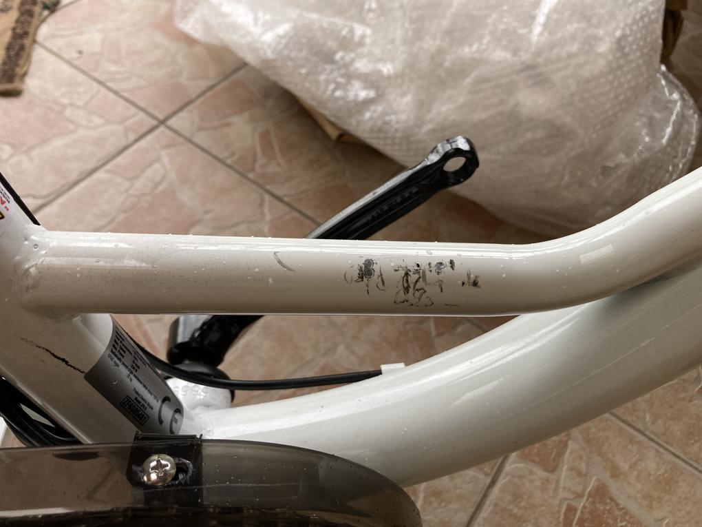 A masszív csomagolás ellenére sérült termék