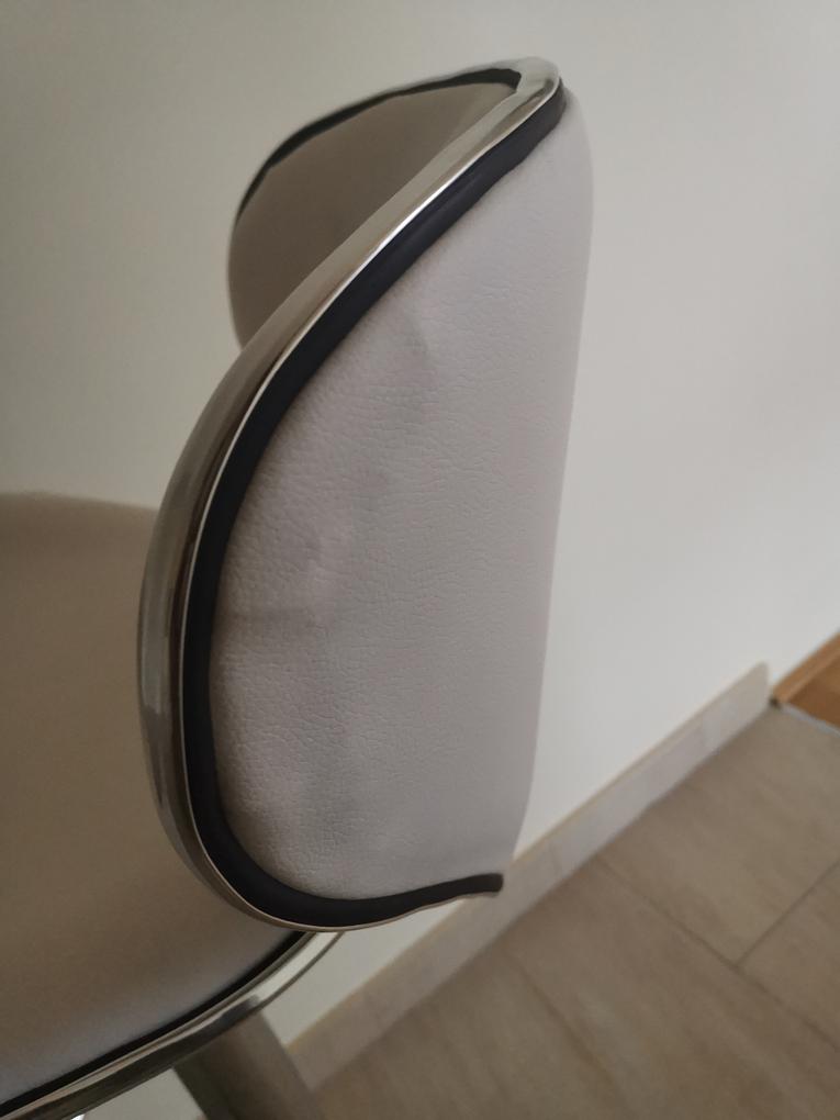 Nagyon rossz minőségű munka! 